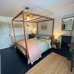Helvellyn Homestay *